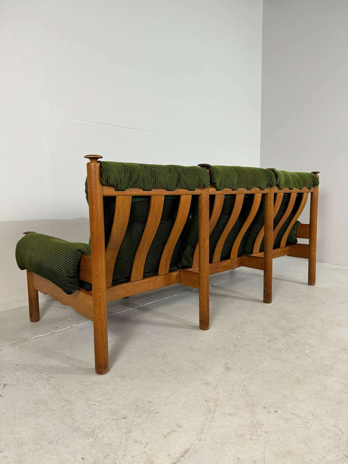 Eiken Vintage Brutalist 3 Zitsbank photo furniture