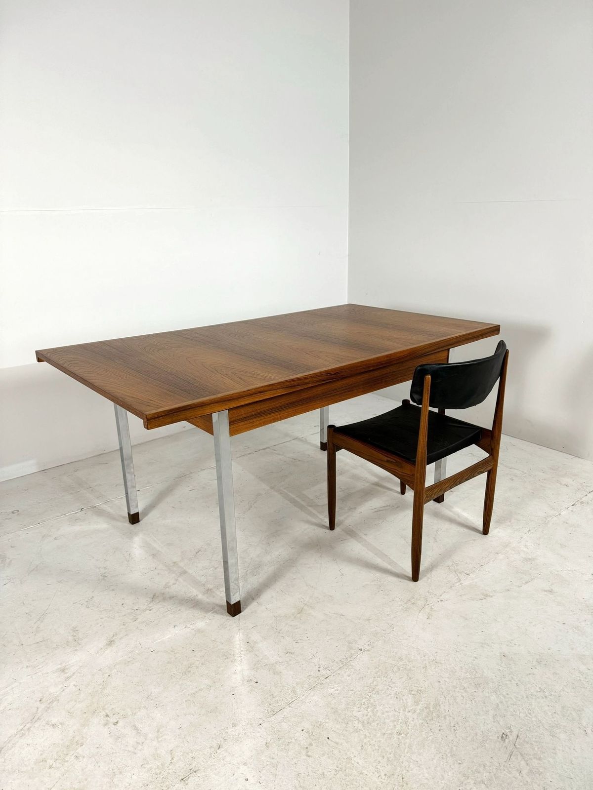 Uitschuifbare Vintage Teakhouten Eettafel Met Chromen Poten Van Alfred Hendrickx Voor Belform photo buy