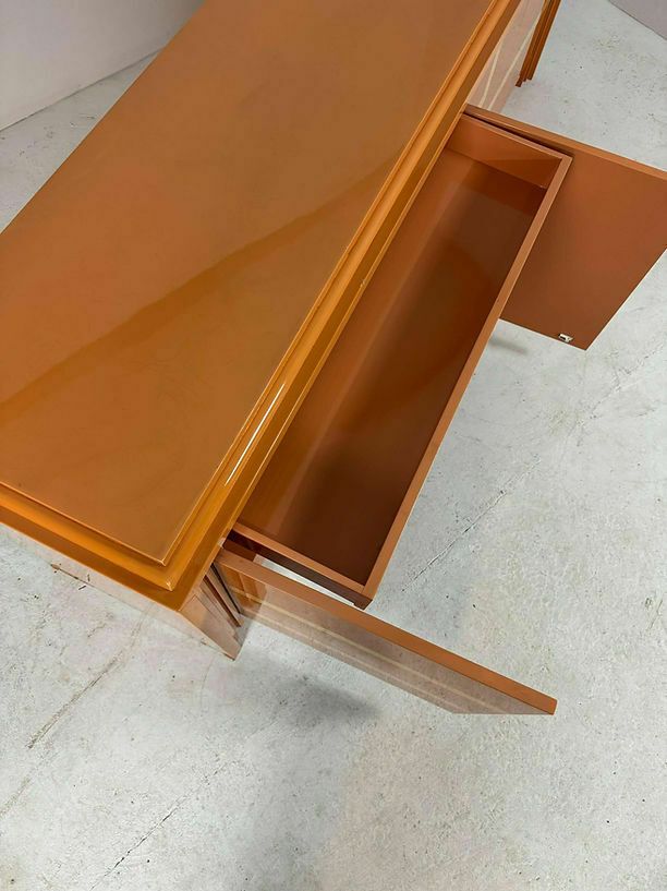 photo vinterior Italiaans Dressoir Met Oranje Lak En Inlegwerk, Jaren 1970