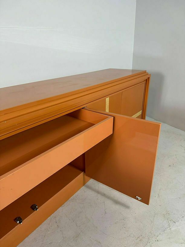 photo vintage Italiaans Dressoir Met Oranje Lak En Inlegwerk, Jaren 1970
