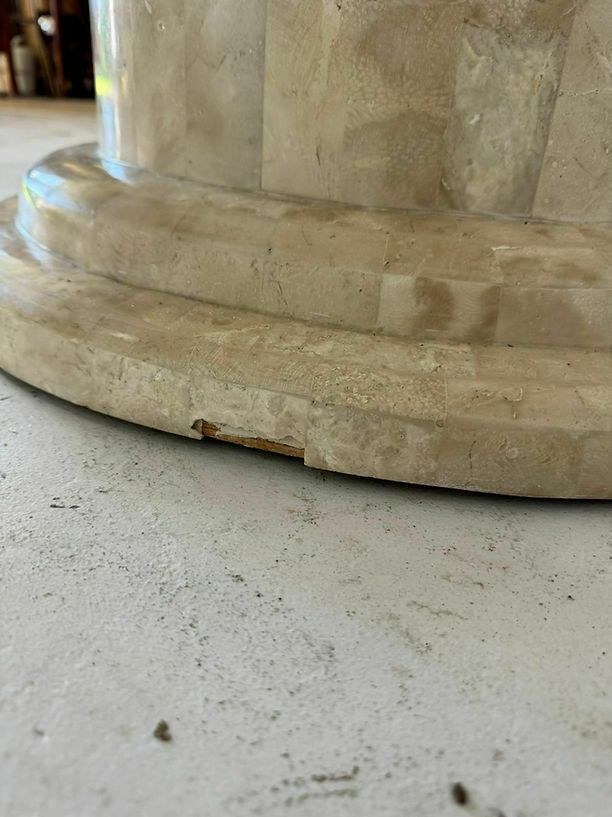 2000.0 Mid Century Ronde Eettafel Van Gemosaiekt Steen En Messing photo