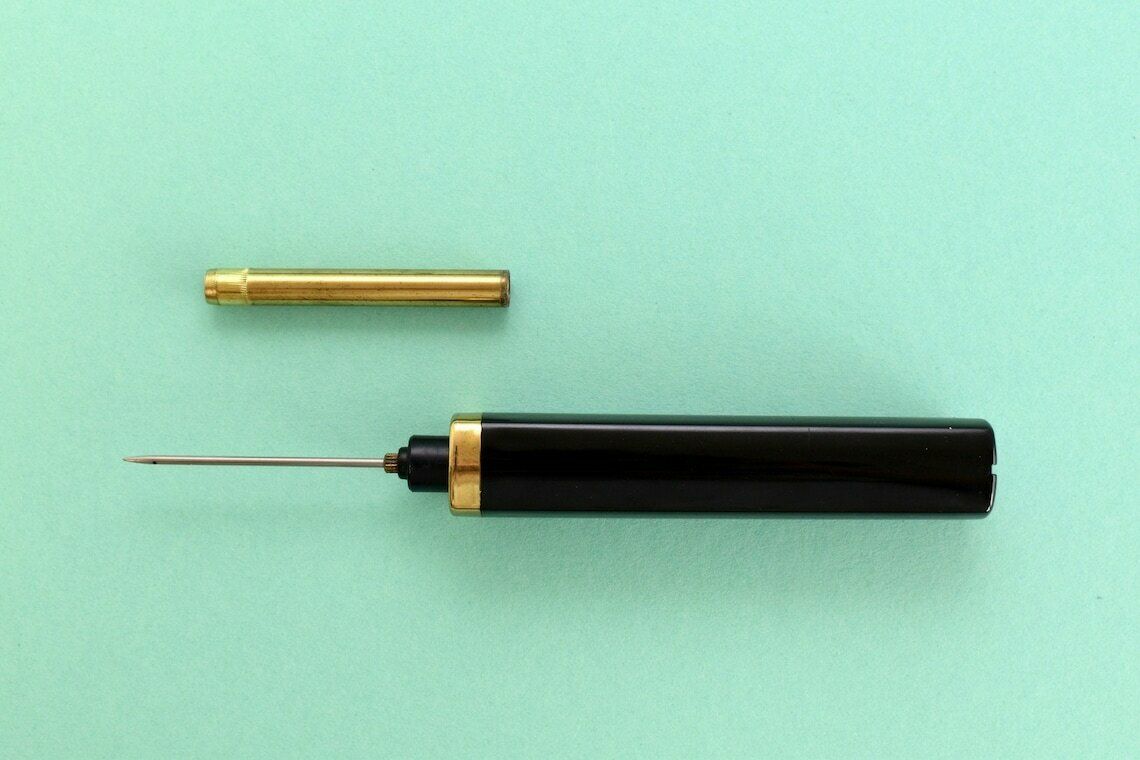 Emide Kurkenlichter Ca. Jaren 1960 | Vintage Flessenopener Van Messing En Zwart Kunststof | Mid Century Modern Barware | Duits Design photo Woonaccessoires