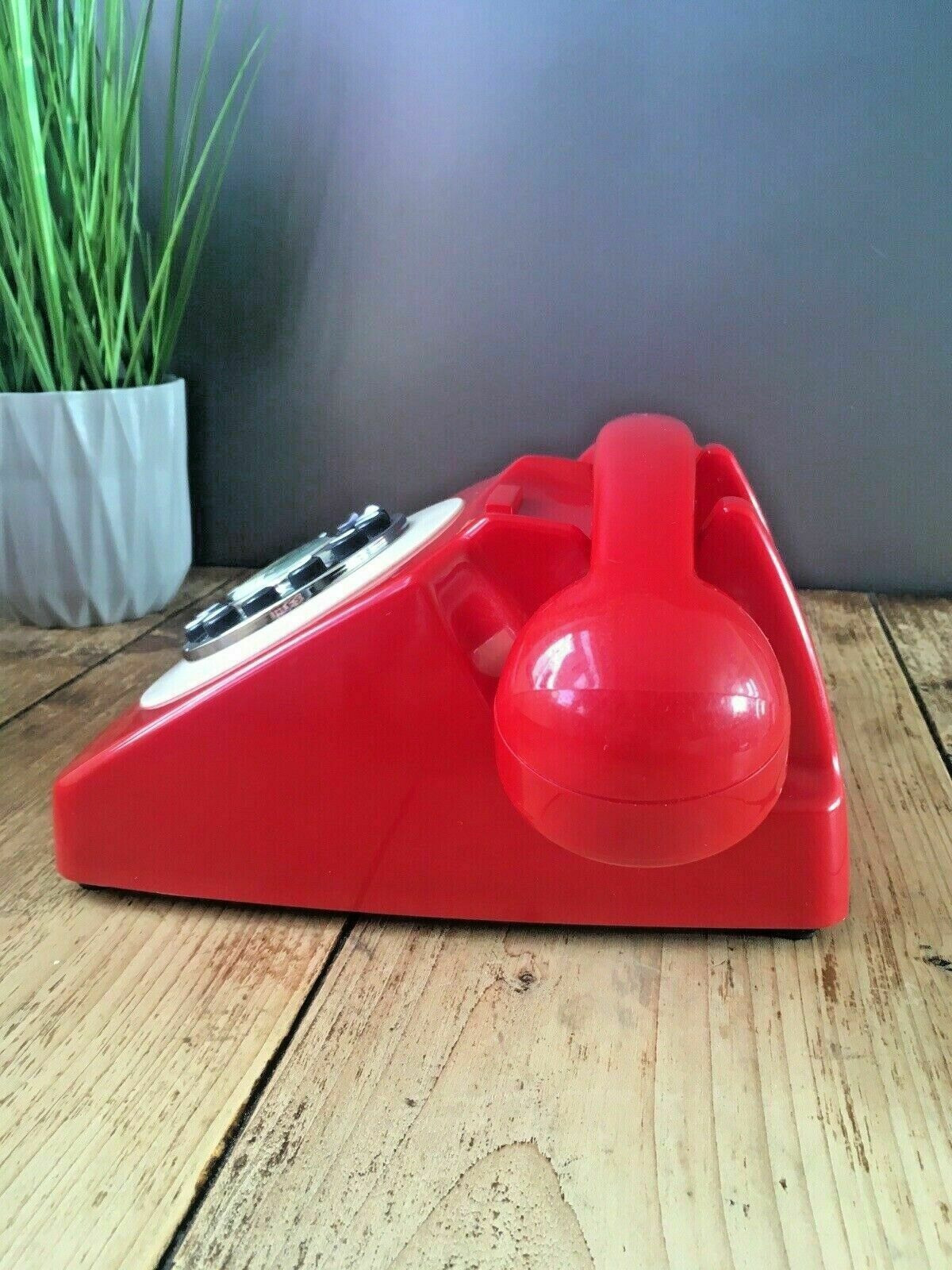 Retro Goodmans Redial Red Desk Phone Dial Landline Corded 746 Series Telephone photo vinterior