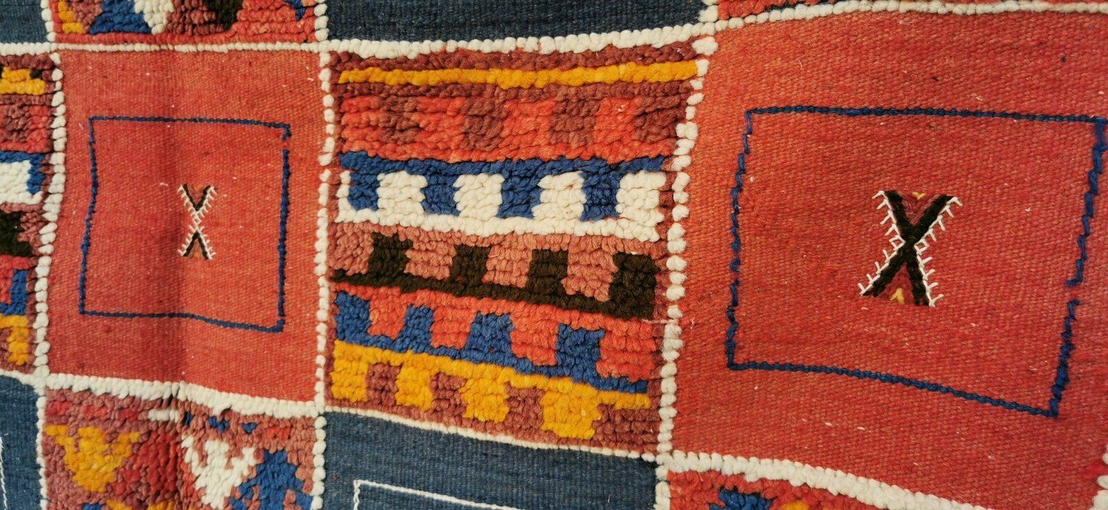 R581  Colourful Tribal Handmade Moroccan Rug. Medium Berber Carpet photo vinterior