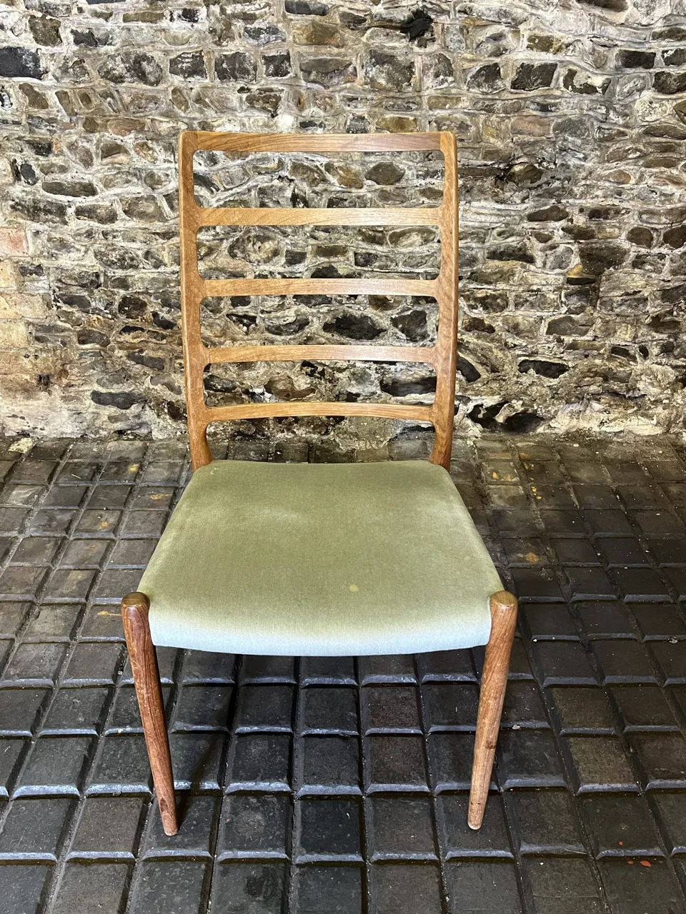 photo vinterior Set Of Eight (8) Danish Jl Møller High Ladder Back Dining Chairs, 1960s
