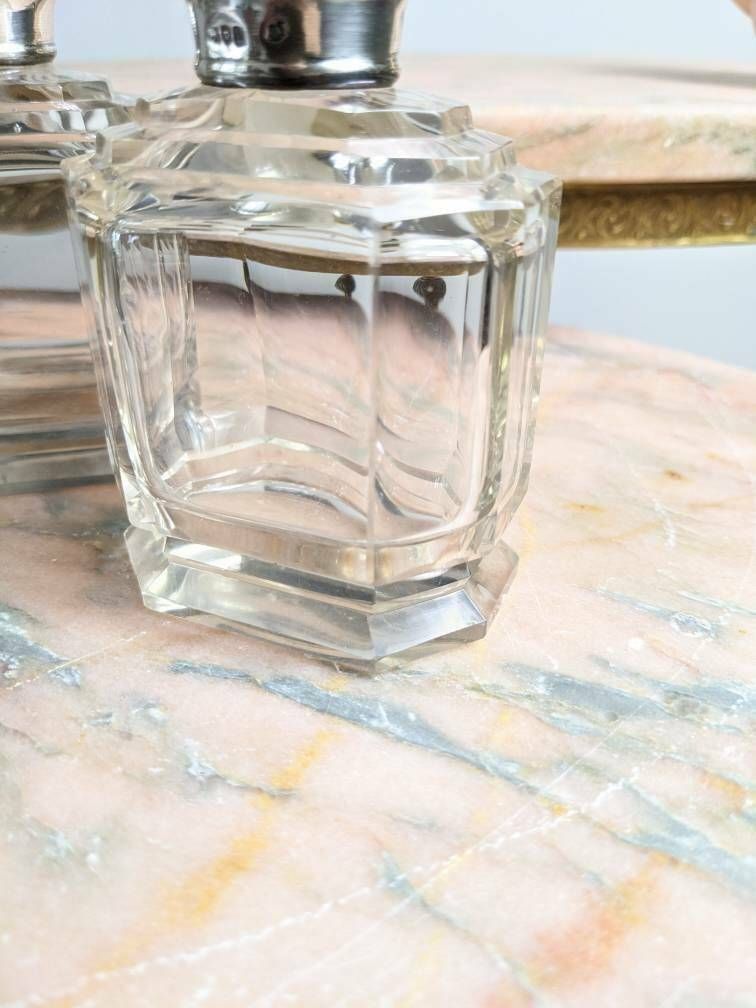 A Pair Of Exquisite Art Deco Antique Cut Glass Scent Bottles With Solid Silver Mounts, Hallmarked London 1932/33 photo vinterior