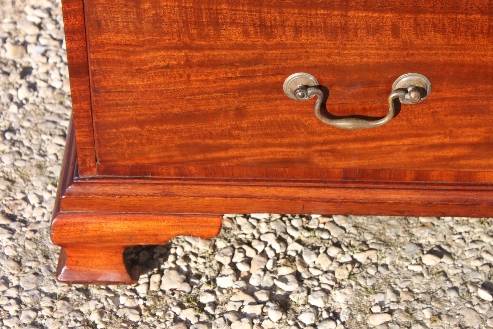 photo vinterior A Fine Mahogany George III Period Chest Of Drawers