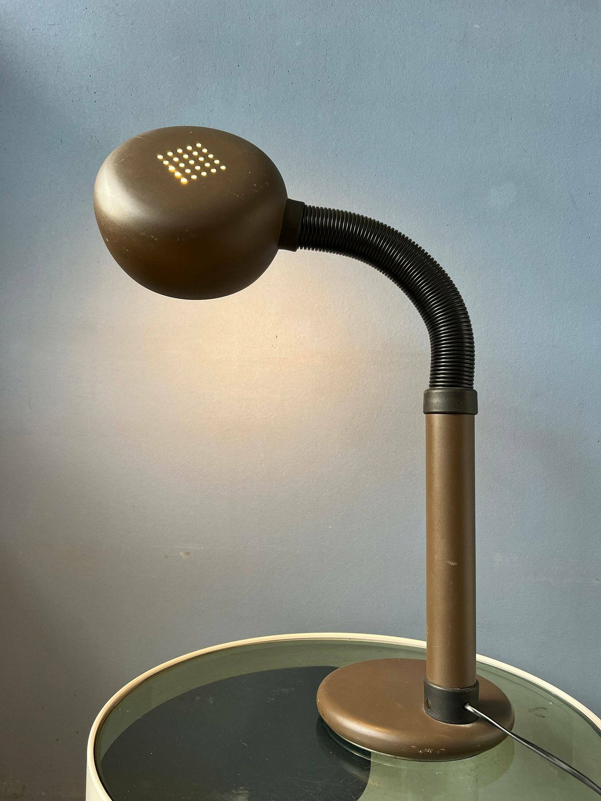 Bruine Space Age Bureaulamp Met Verstelbare Arm photo for sale