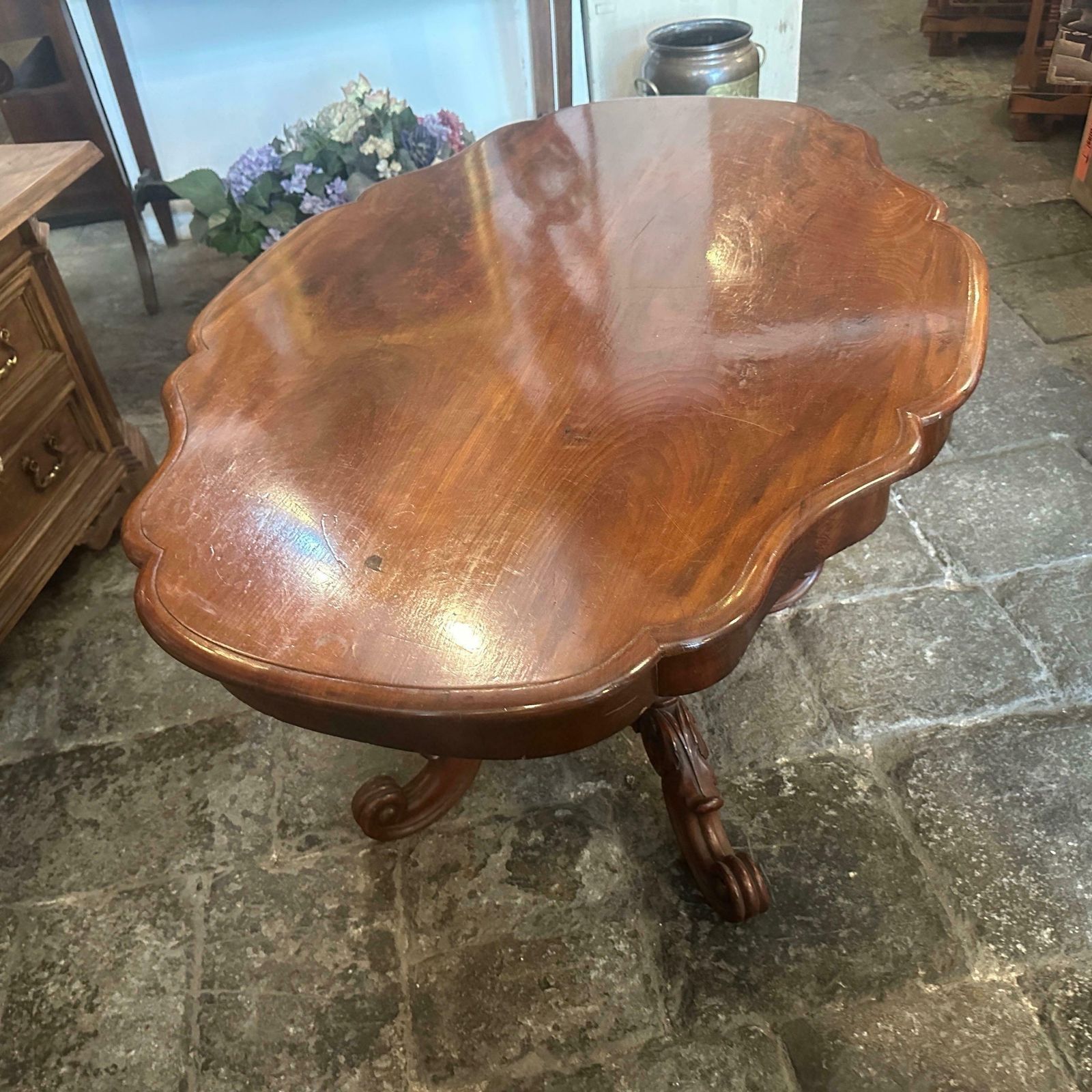 1880s Louis Philippe Mahogany Feather Turtle Shell Shaped Sicilian Side Table photo vinterior