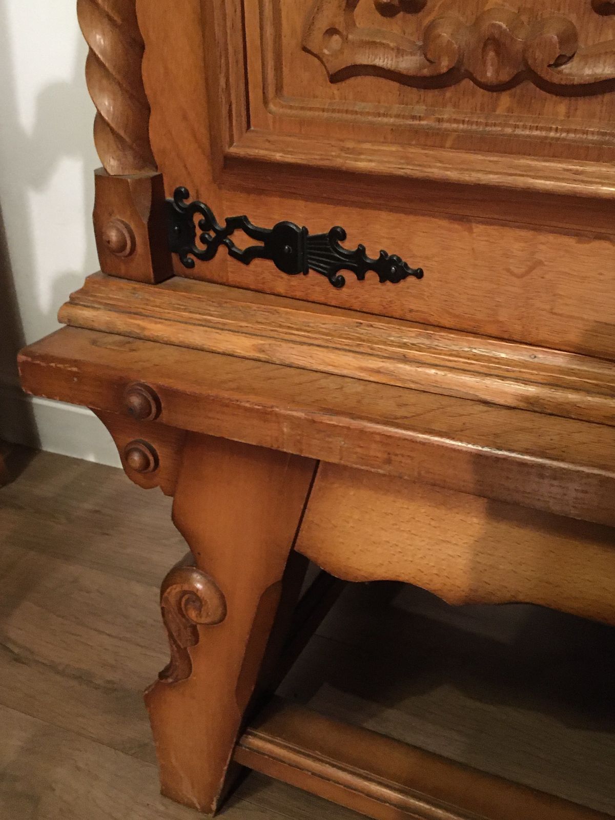 Oak Flemish / German Large Shelved Carved Unit With Matching Oak Carved Refractory Table And 6 Chairs photo 1320.0