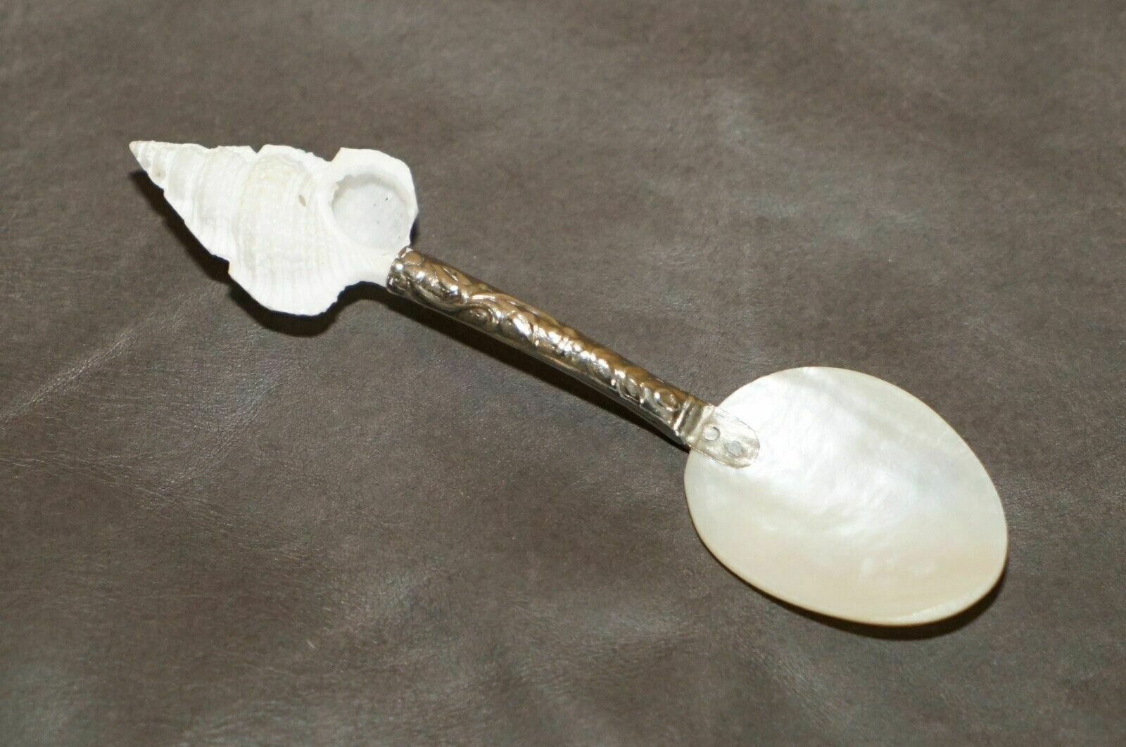 photo vinterior Four Antique Victorian Mother Of Pearl & Sterling Silver Tested Shell Tea Spoons