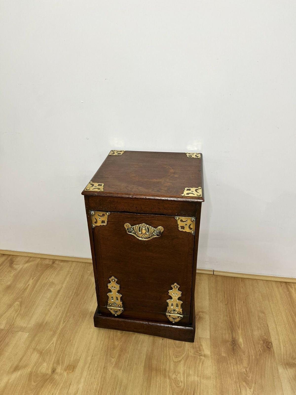Quality Victorian Oak And Brass Coal Purdonium photo furniture