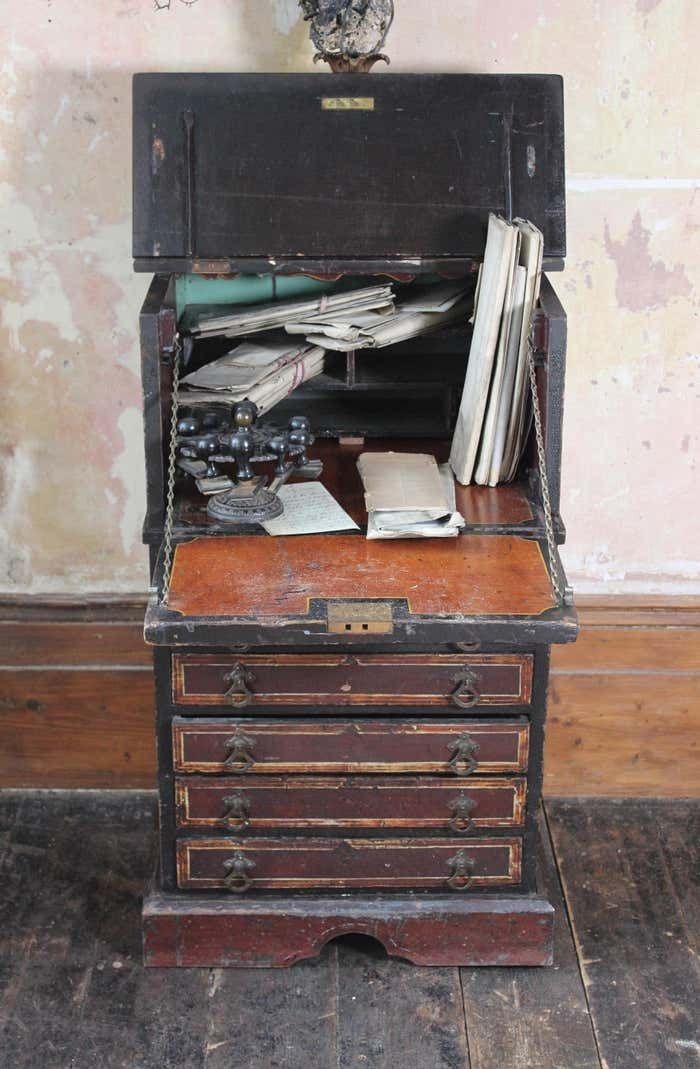 photo vintage Late 19th Century Unusual Aesthetic Movement Painted Clerks Desk