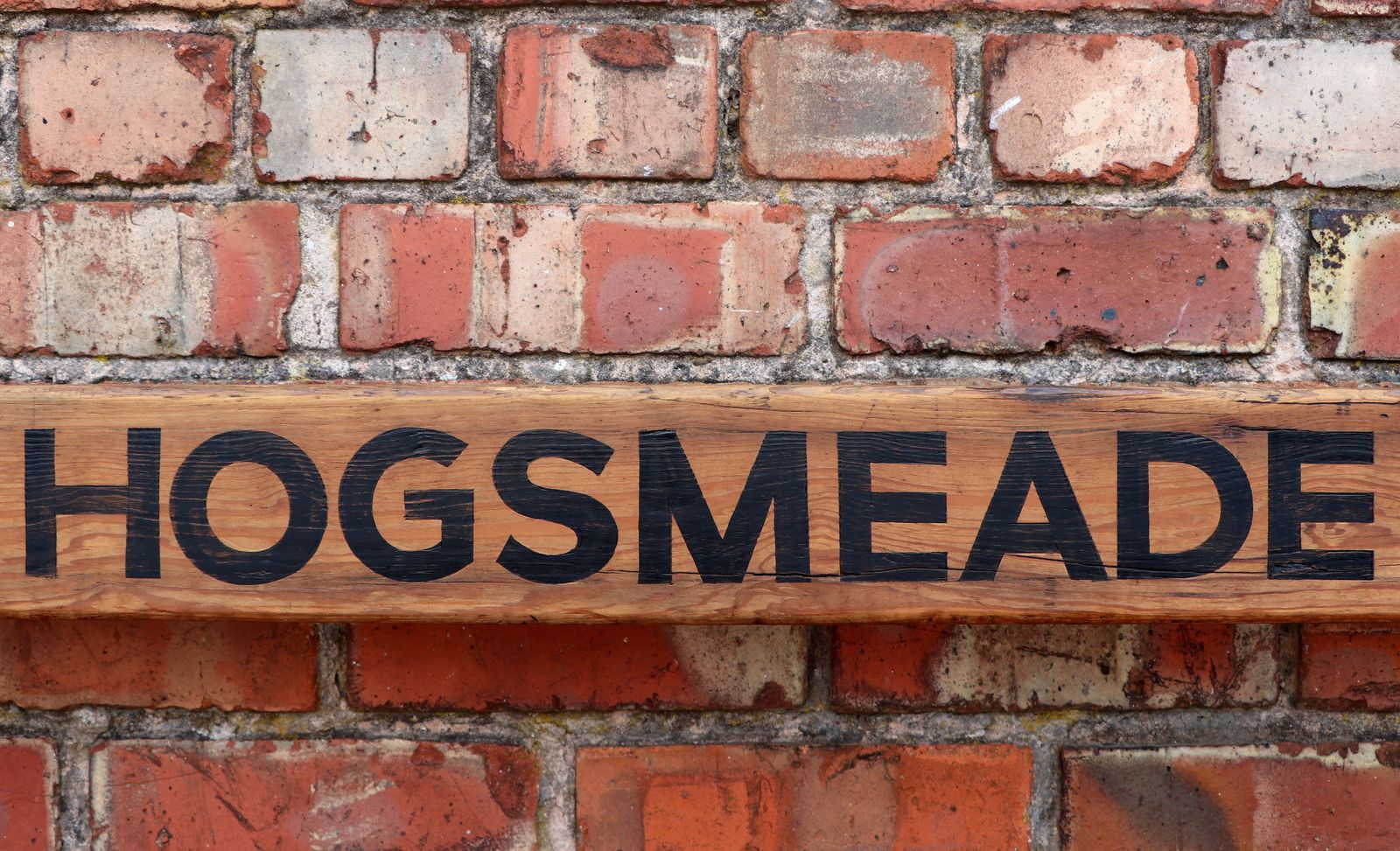 A Lovely Quality Wooden Railway Bench, Later Sign Written For Hogsmeade Station. photo 275.0