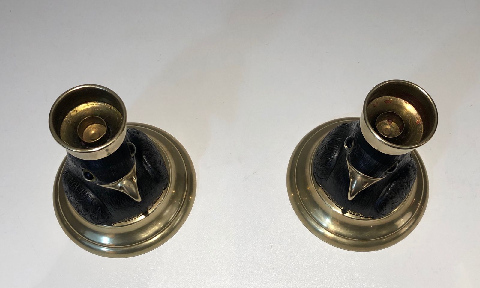 photo vinterior Pair Of Candlesticks Representing Eagles In Carved Wood, Brass Beaks And Glass Eyes Stamped Houy Pouiga