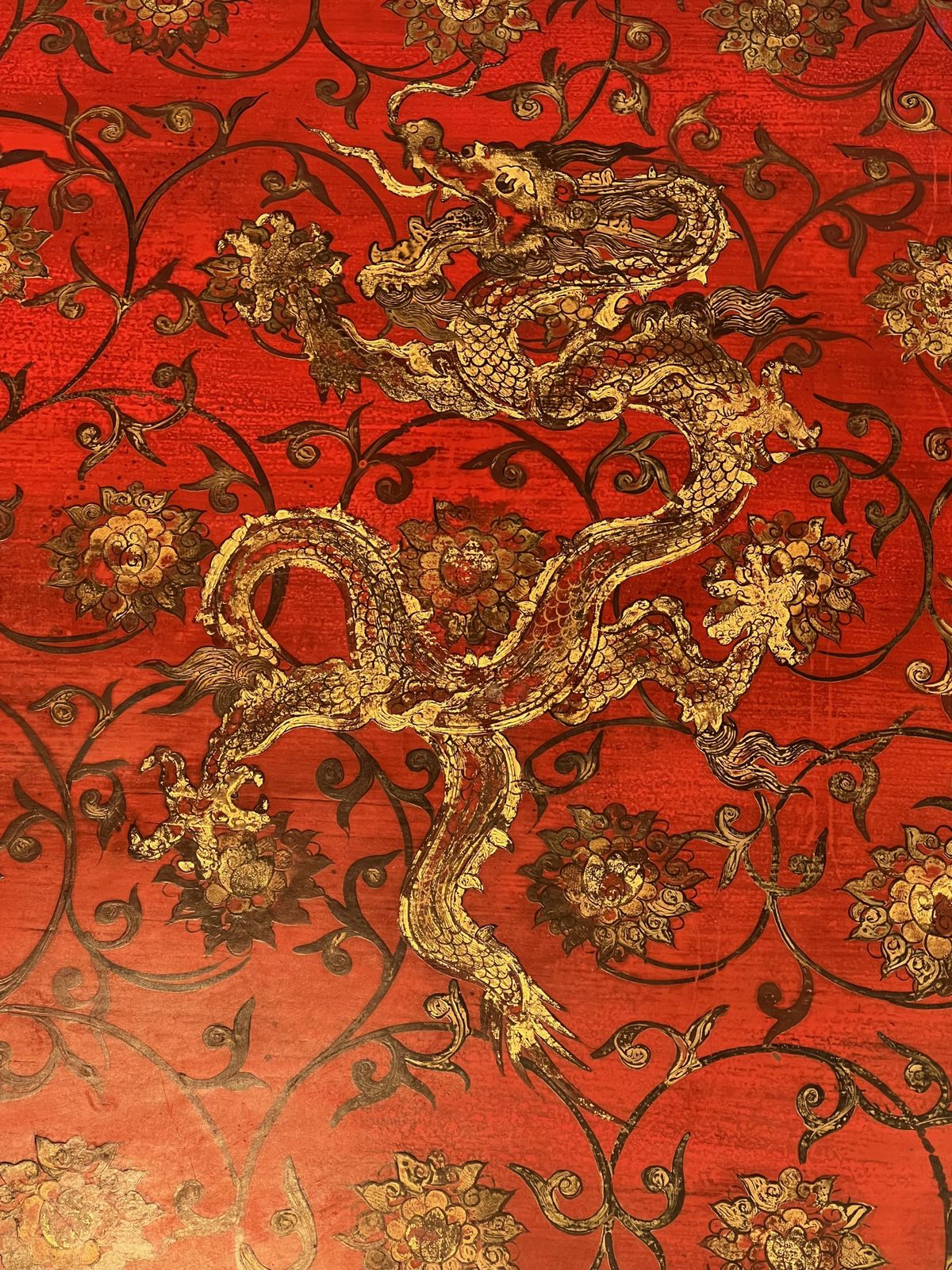 Large Red Lacquered Lacquered Table With Gold Chinese Decor photo furniture