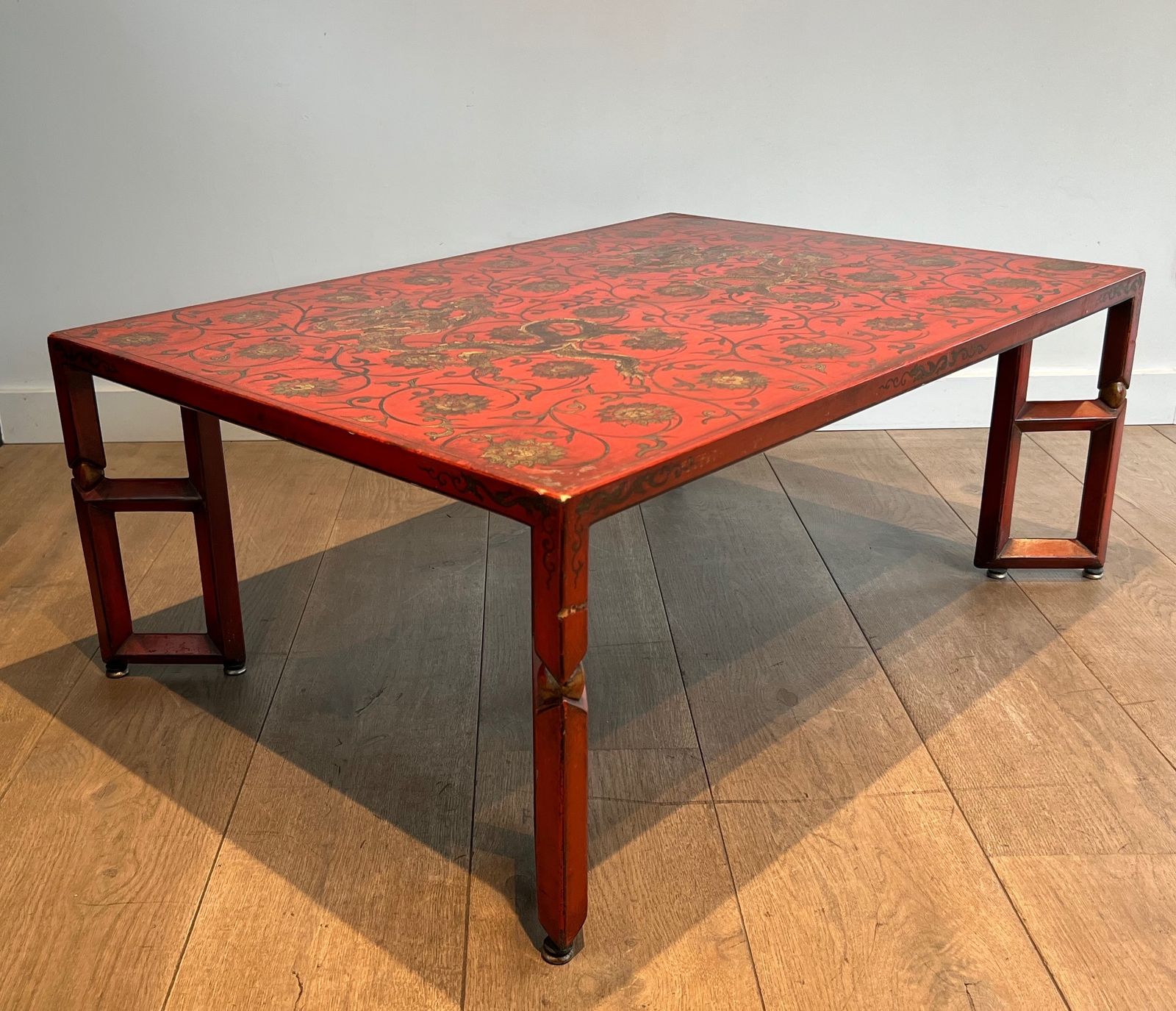 Large Red Lacquered Lacquered Table With Gold Chinese Decor photo buy