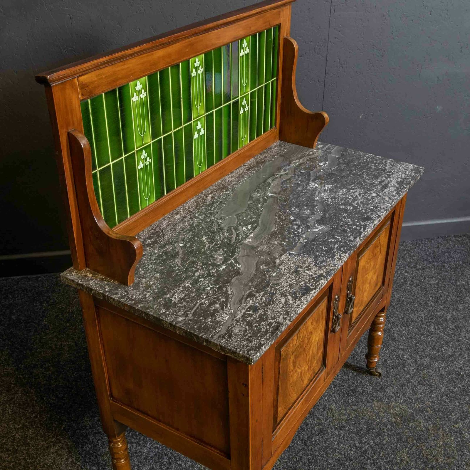 photo furniture Late Victorian Walnut Washstand