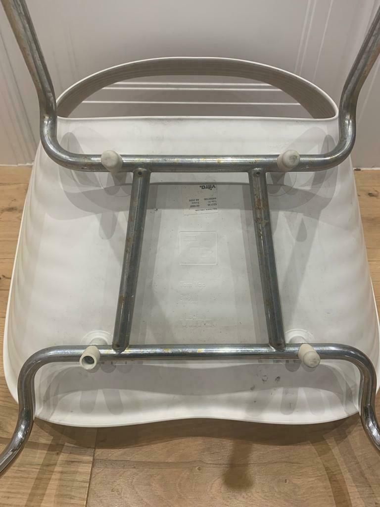 4 Vitra Tom Vac (3 White 1 Blue)   Chrome Legs photo Furniture
