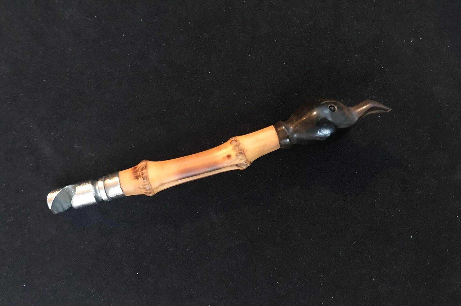 Flessenopener Antiek Met Hoornen Eendenkop – Mid Century, Bamboegreep, Jaren 1930, Tiki Bar Decoratie photo for sale