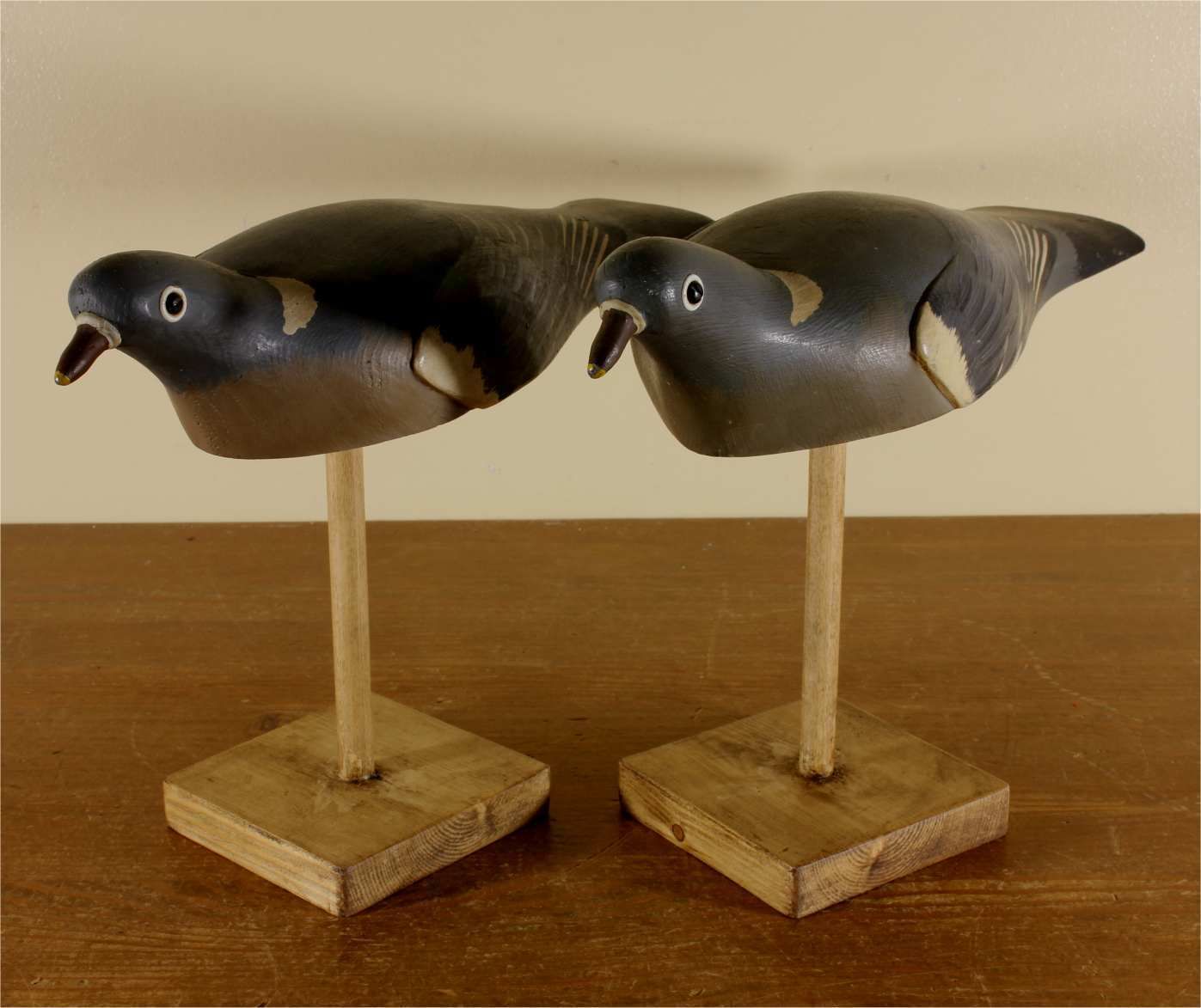 Two Wooden Decoy Pigeons. Ted Grace English Folk Art Birds. 1950's. photo vinterior
