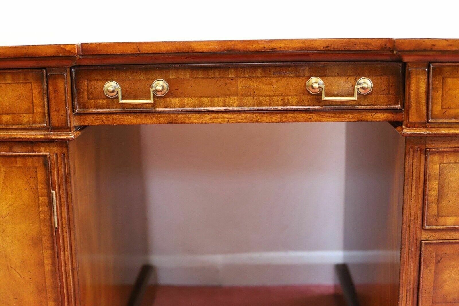 Brights Of Nettlebed, Stunning Double Side Flamed Mahogany Pedestal Desk photo vinterior