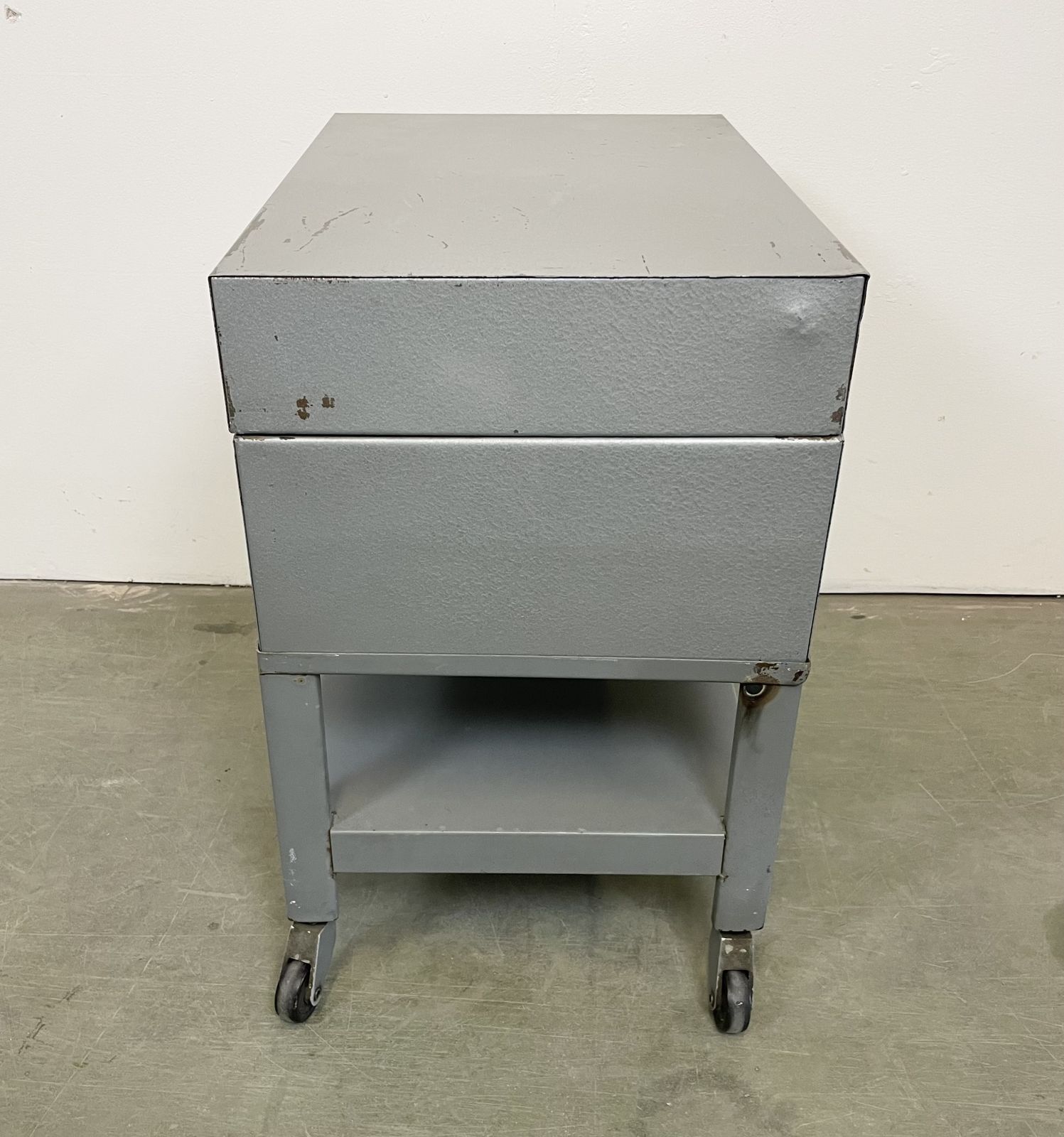 photo furniture Grey Industrial Trolley , 1960s