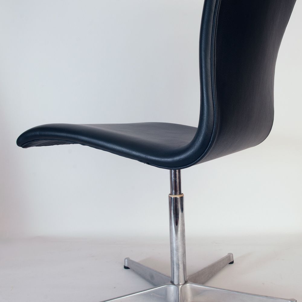 photo furniture Arne Jacobsen ‘Oxford Chair’
