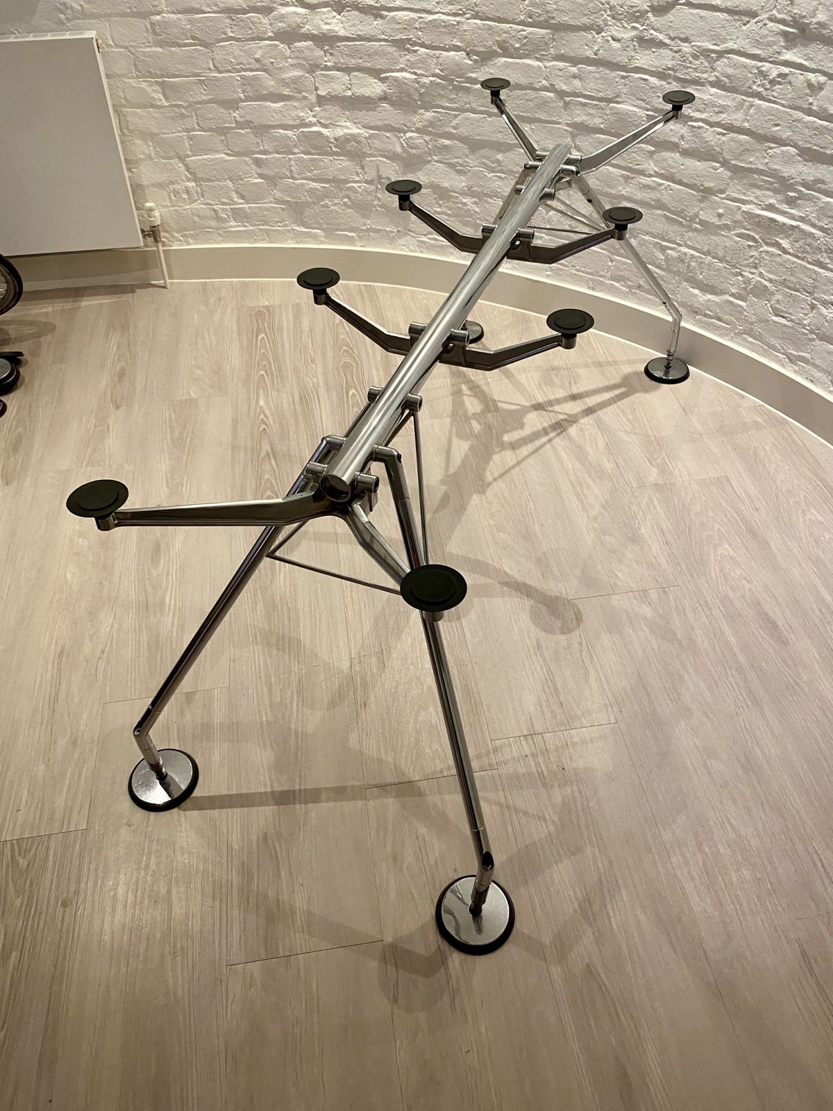 photo vinterior Sir Norman Foster Original Tecno 1980s Mid Century Tables For Sale X4 Available