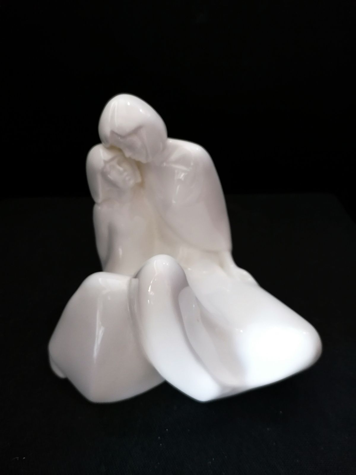 Royal Dalton Tender Moments Figurine. Hn 5003 . Ref 5063