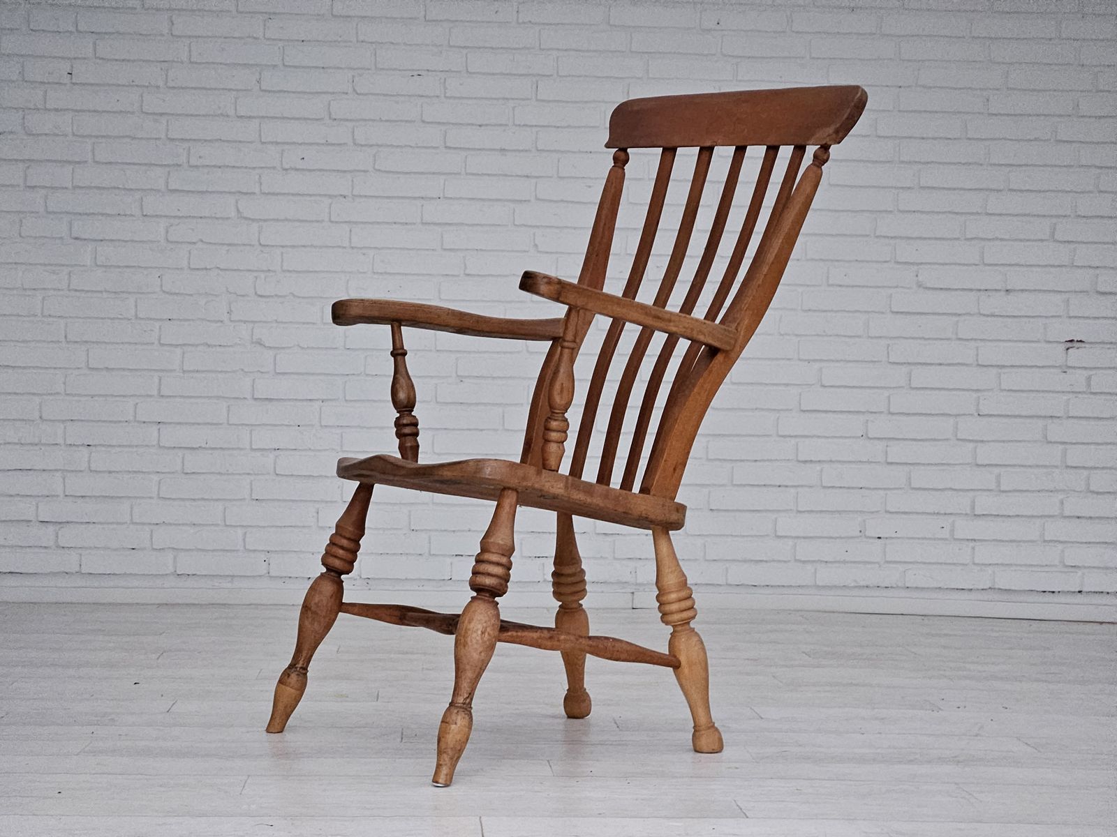 photo vintage 1950s, Scandinavian Design, Wood Armchair, Ash Wood, Oak Wood.