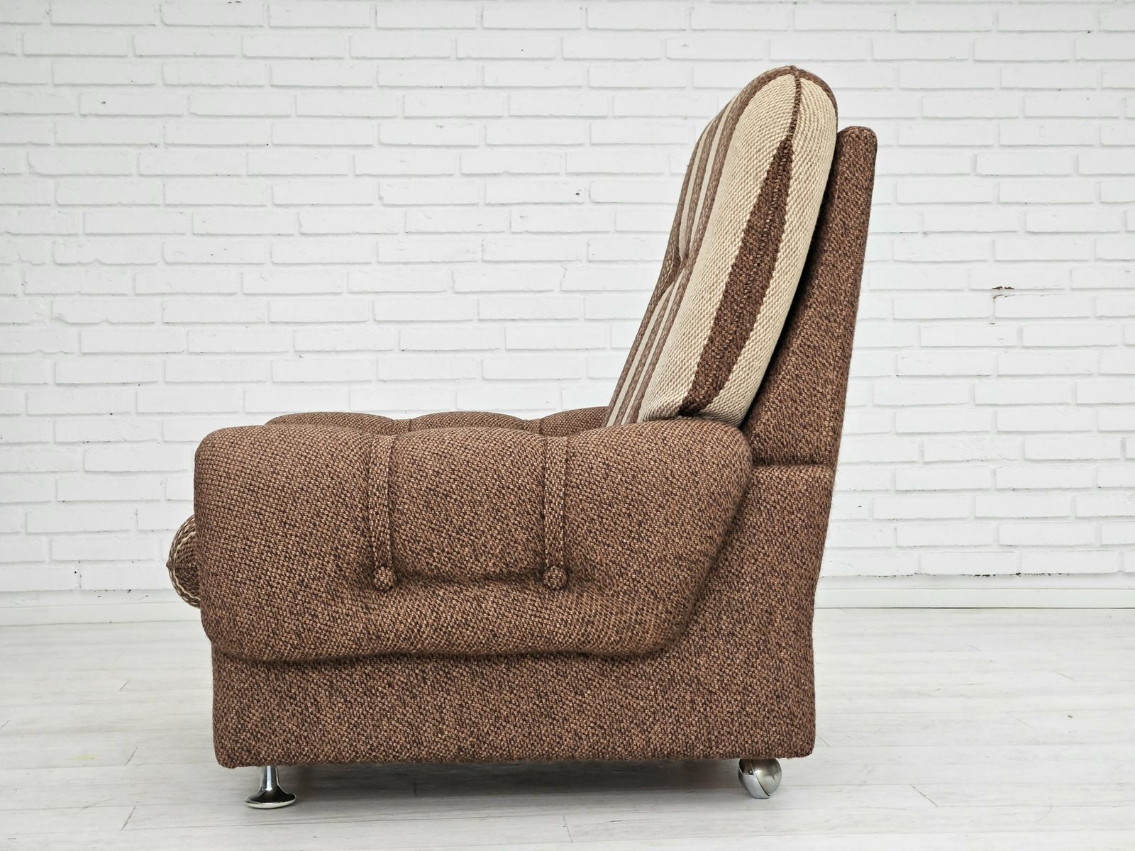 photo buy 1970s, Danish Relax Chair, Original Wool Upholstery, Very Good Condition.