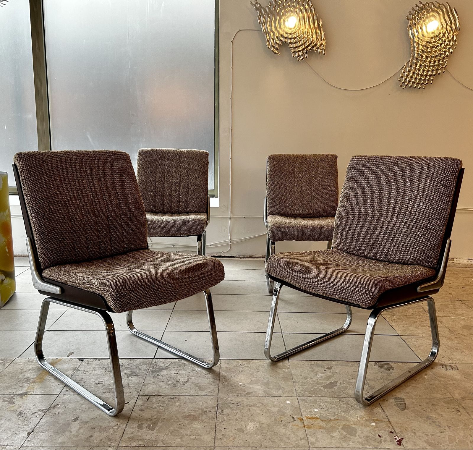 photo vinterior A Rare Set Of Four Original Gordon Russel Rosewood And Chrome Chairs