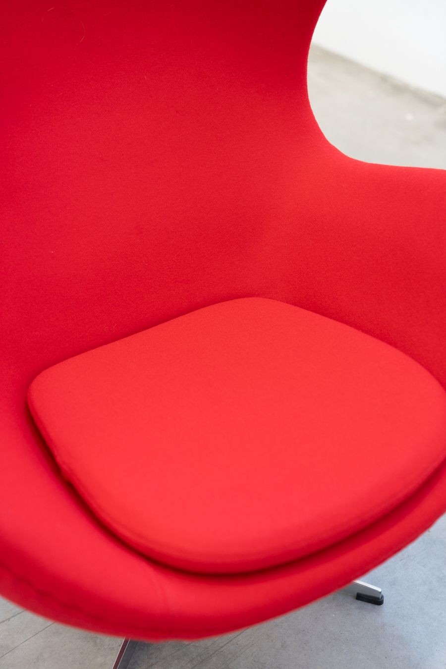 Riproduzione Poltrona Egg Chair Ispirata A Arne Jacobsen (1958) photo vinterior