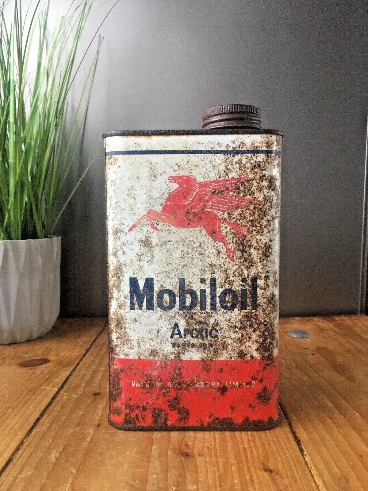 Vintage 50's Mobiloil Arctic Can Mobil Oil 1 Quart Fuel Tin Prop Garage Display