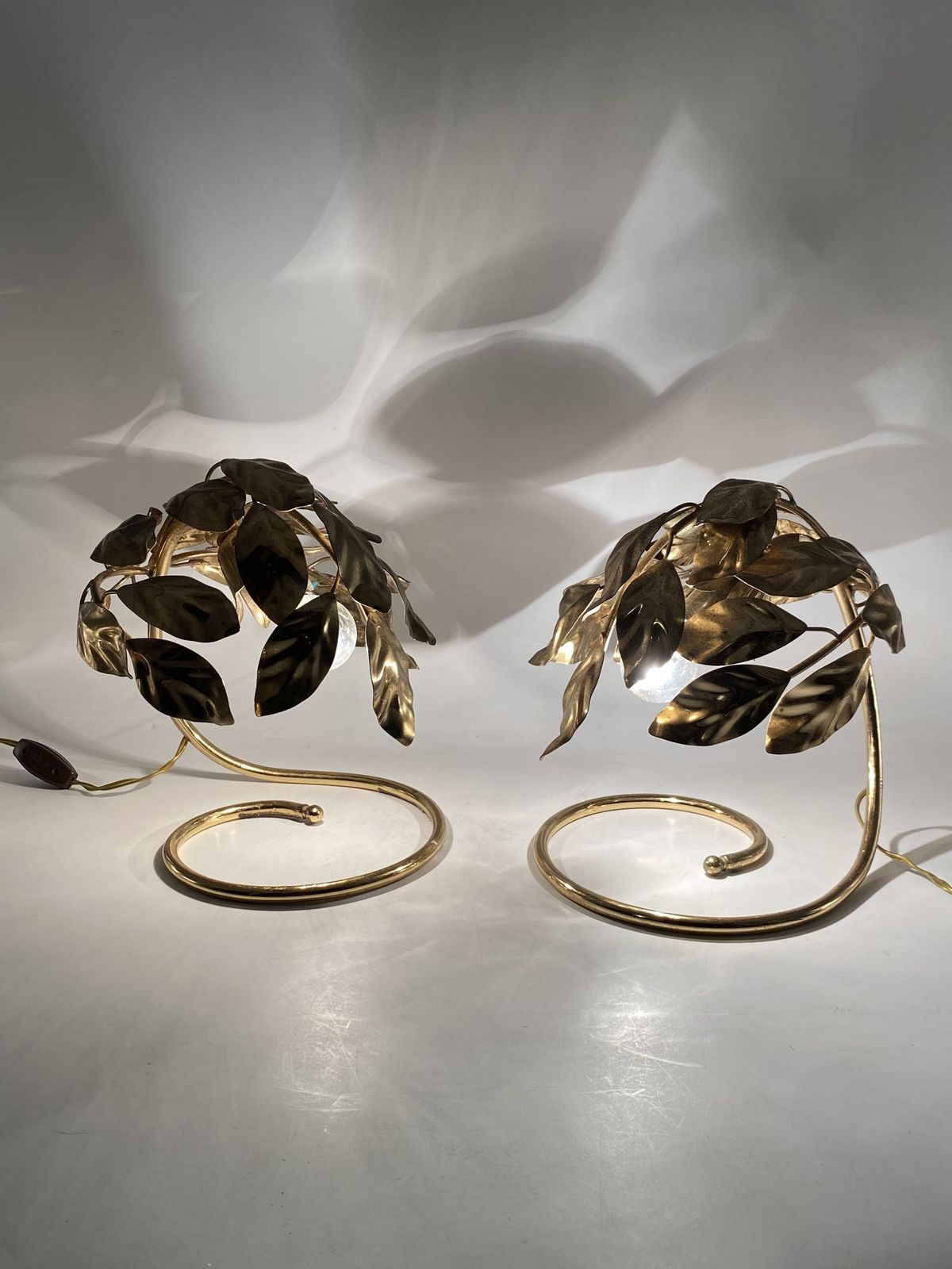 900.0 Hollywood Regency Set Of 2 Brass Leaves Table Lamps, Bottega Gadda Italy, 1970s photo