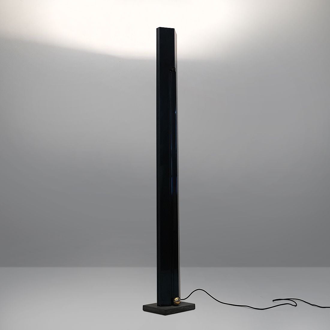 photo vinterior “Totem” Floor Lamp By Kazuhide Takahama For Sirrah, 1980s