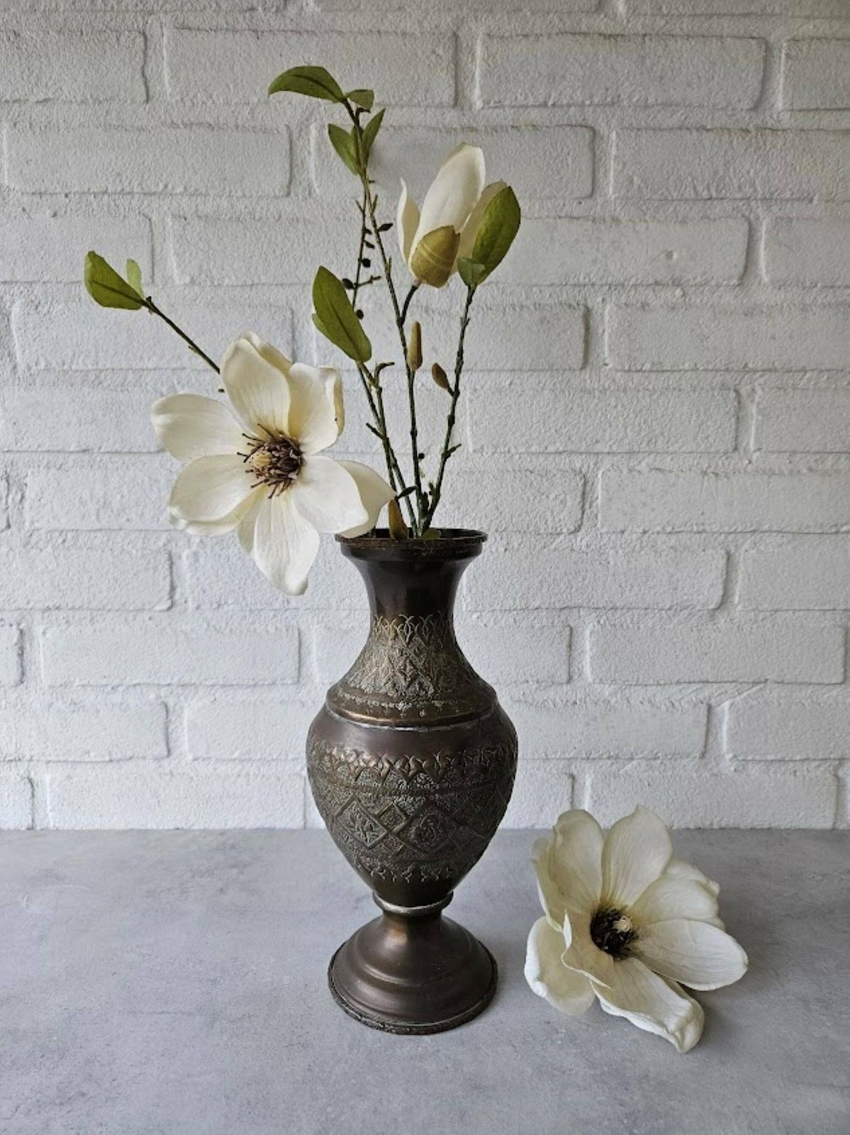 Decorative Oriental Vase Copper Alloy, Metallic Vase For Flowers Or Dried Flowers photo furniture
