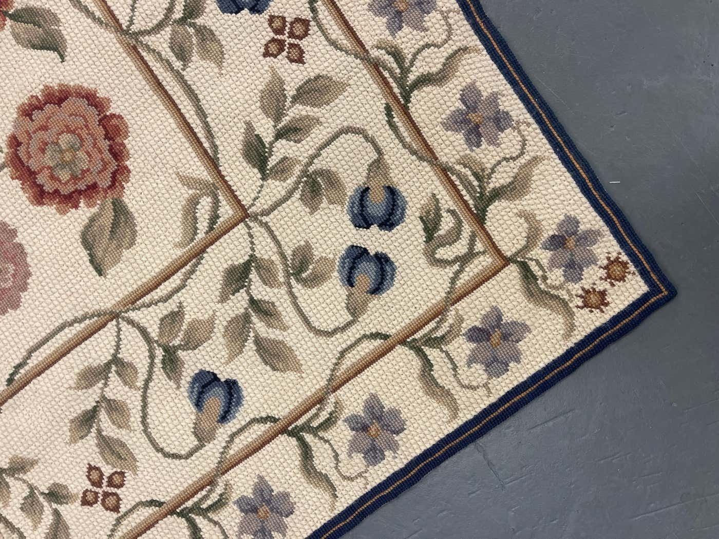 Floral Needlepoint Rug, Traditional Beige Handwoven Wool Carpet Rug Home Decor photo for sale