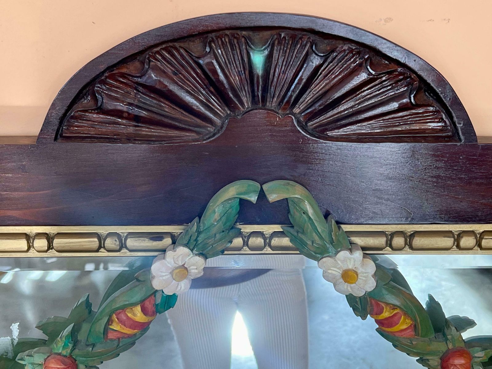 Miroir mural français en bois du début du XXe siècle, guirlande de fleurs peinte photo 2118.0