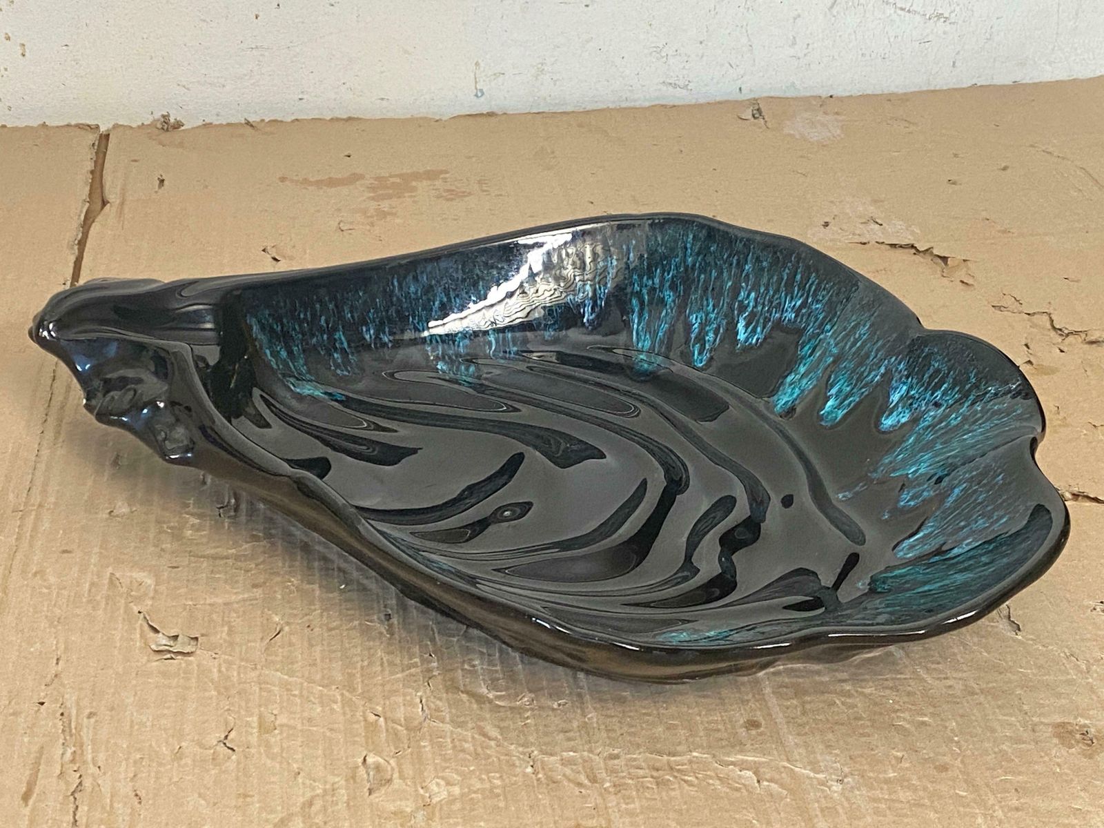 photo vinterior Large Ceramic Blue Vide Poche Or Central Piece Shell Form Circa 1960 France