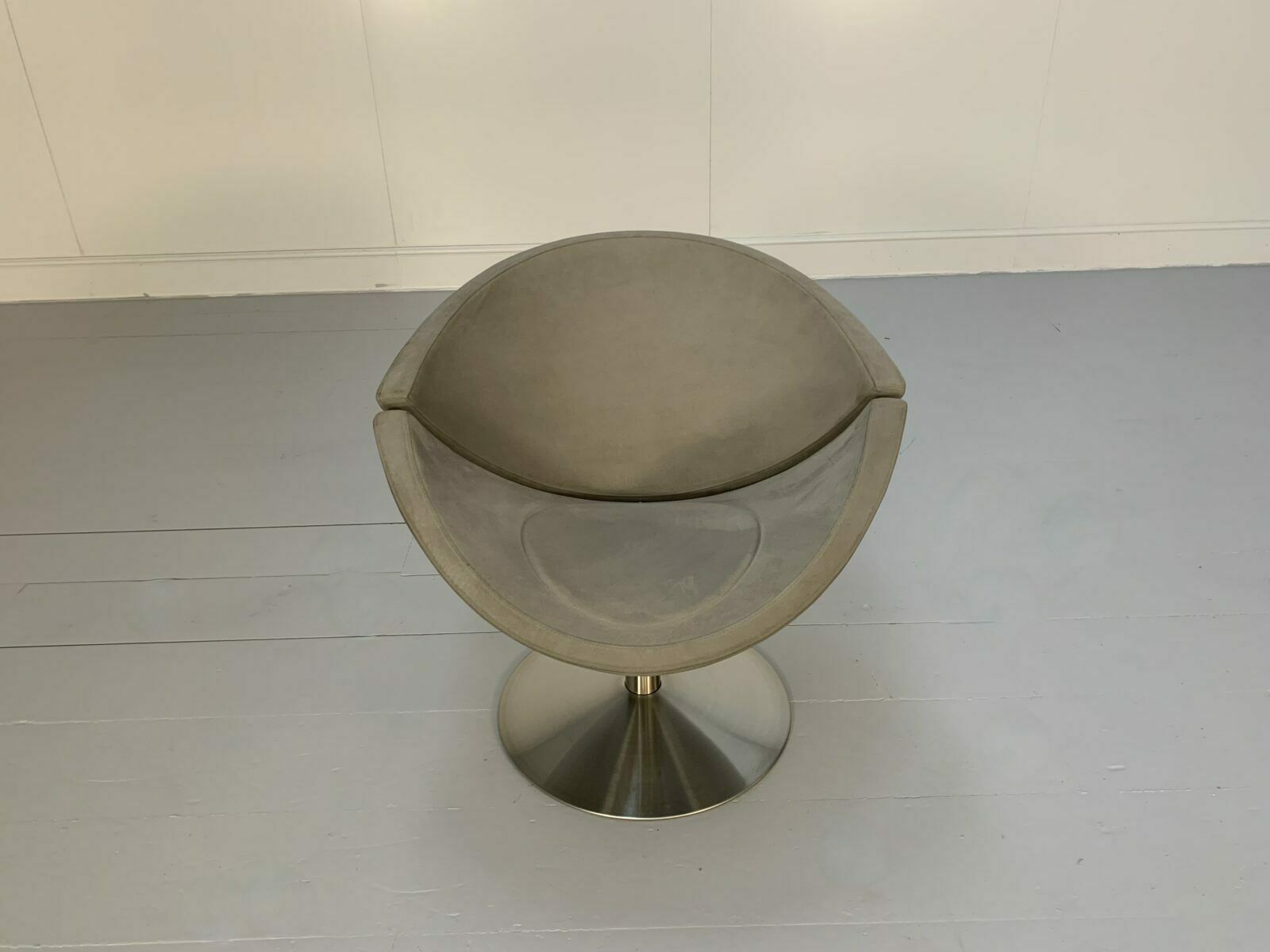 Erik Jorgensen “Apollo” Ej 96 Chair – In Mid Grey Alcantara photo Furniture