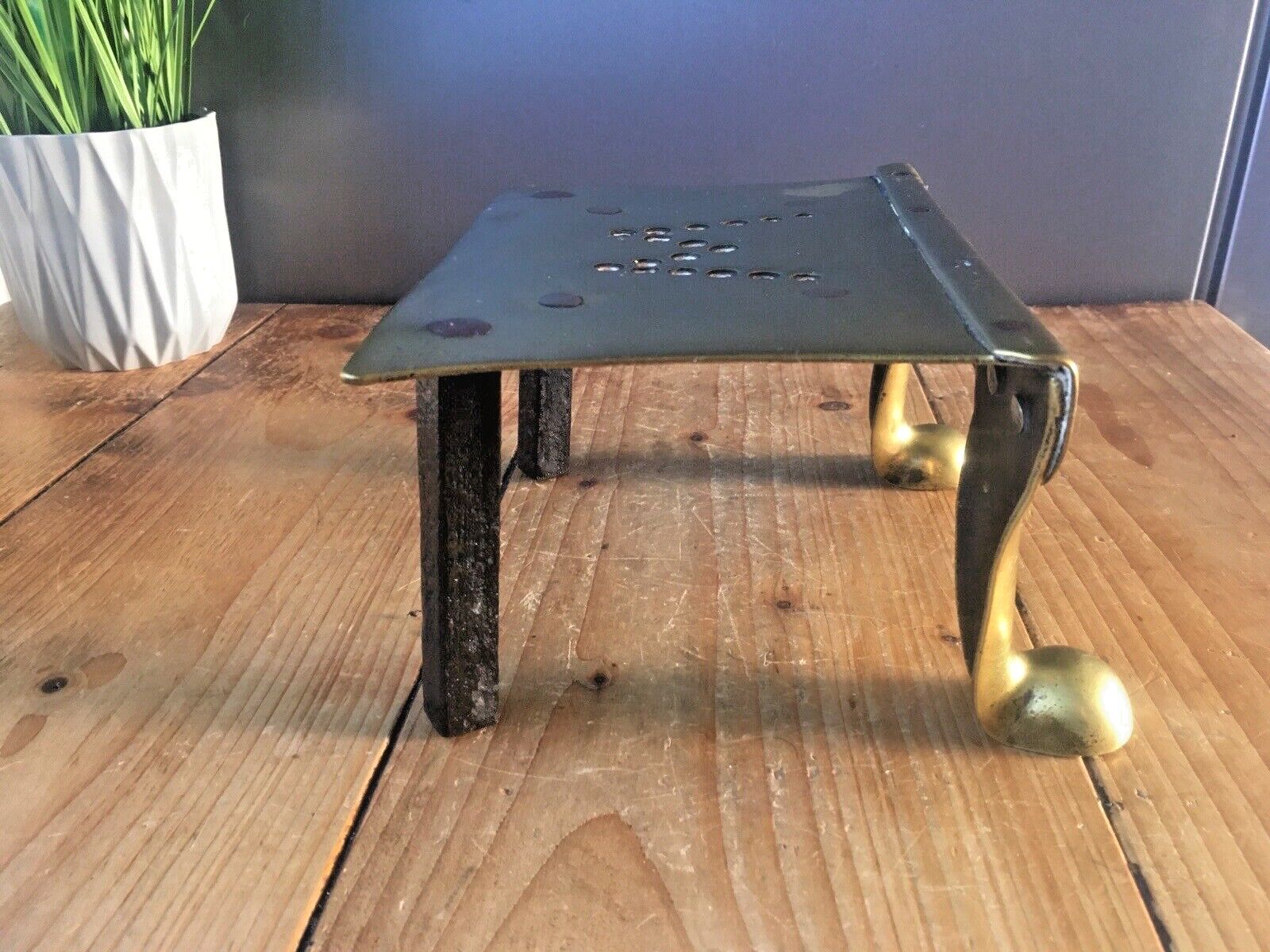 Antique Brass & Wrought Iron Riveted M Monogrammed Footman Trivet Plate Warmer photo vinterior