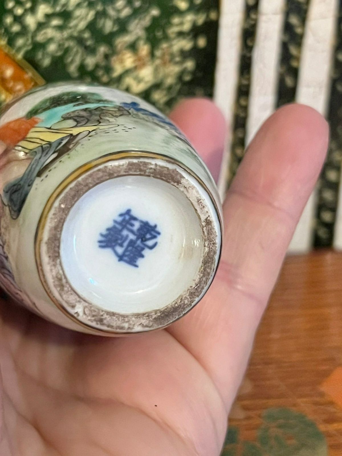 A Famille Rose Erotic Subject’ Snuff Bottle Qing Dynasty, Qianlong, Antique Chinese Dynasty Porcelain Exotic Porcelain Snuff Bottle photo vinterior