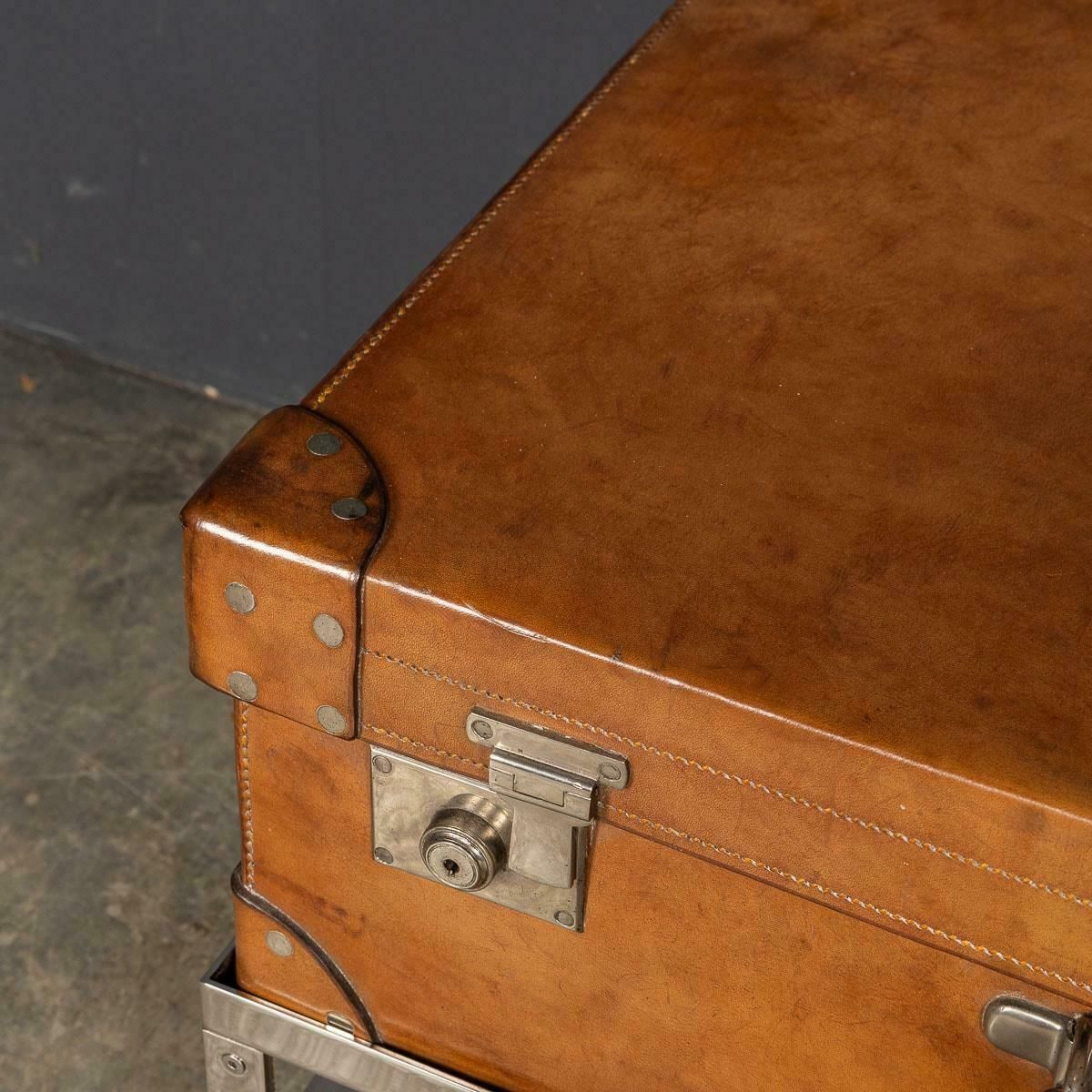 photo vinterior 20th Century English Leather Trunk On Metal Stand, C1910