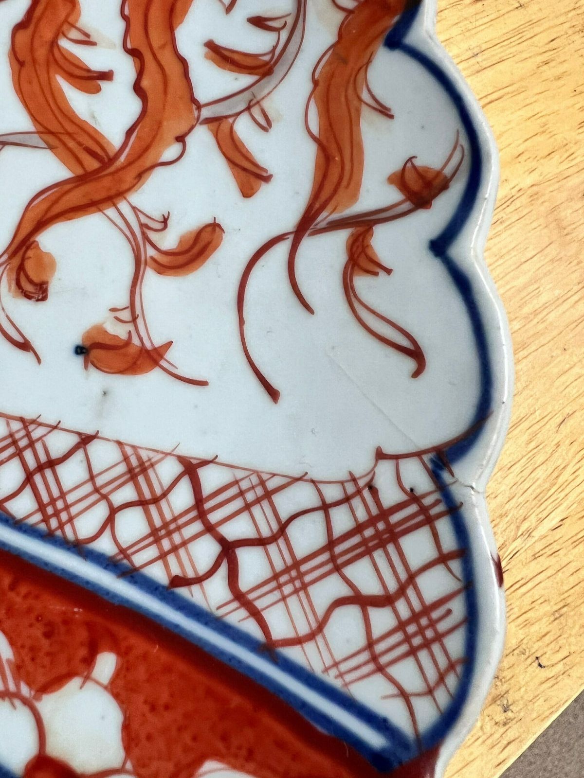 Antique Japanese Quality Imari Charger / Plate Having Scalloped Shaped Edge With Wonderful Hand Painted Flowers, Leaves And Flowers In Red, photo buy