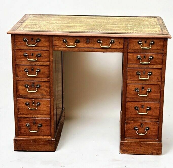Georgian Mahogany Desk. Superb Proportions. photo vinterior