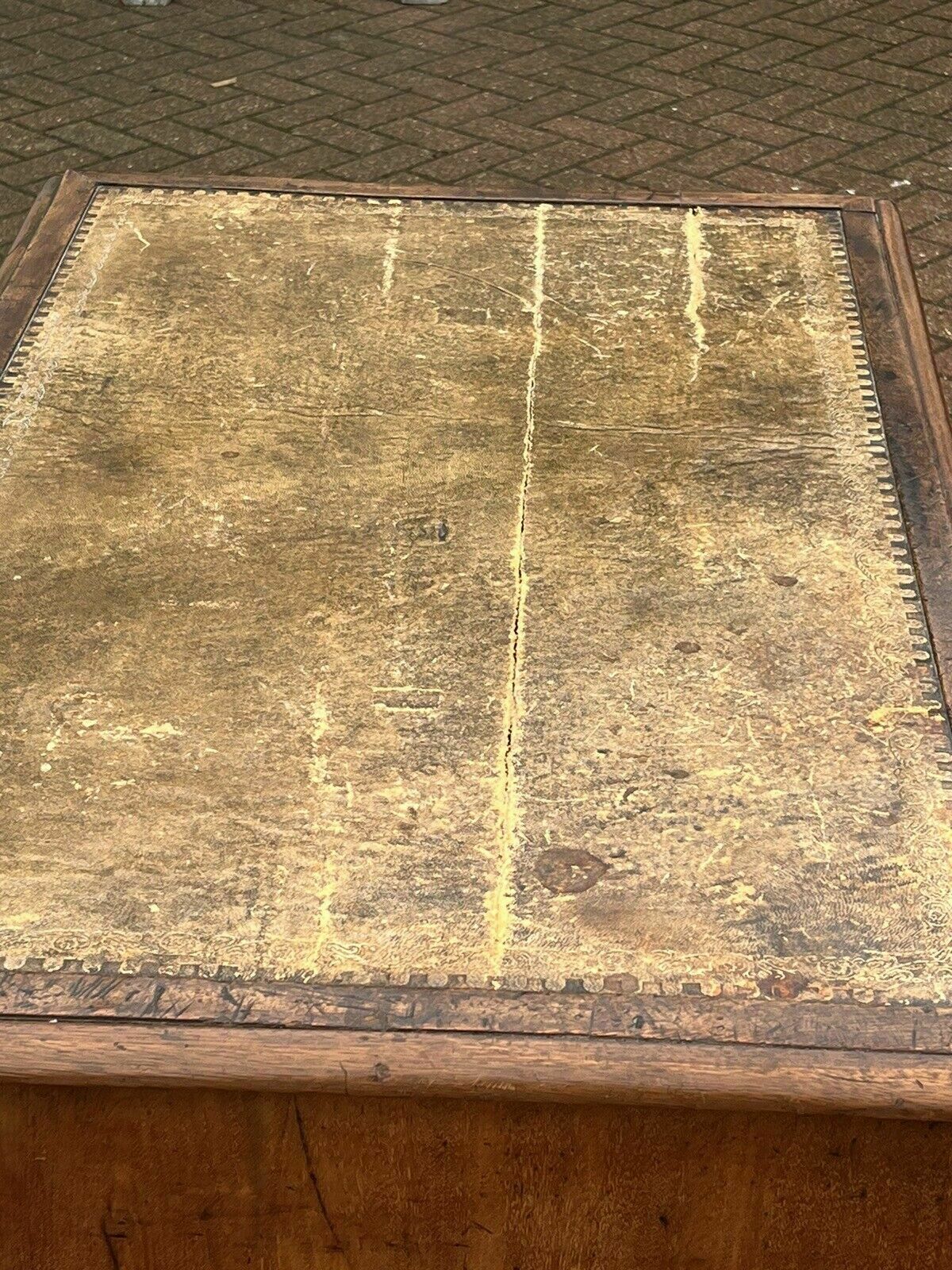 photo vinterior Georgian Mahogany Desk. Superb Proportions.