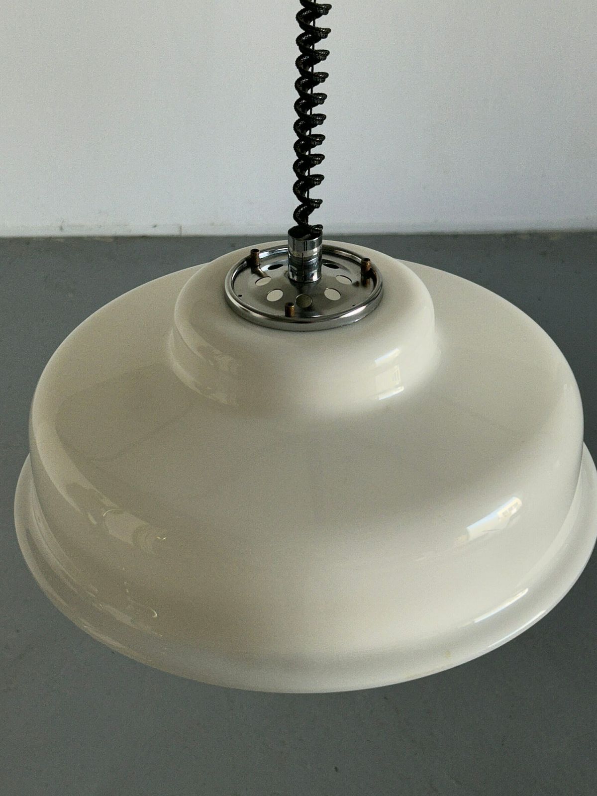 Vintage Mid Century Modern White Pendant Mushroom Lamp Designed By Harvey Guzzini For Meblo, 1970s Space Age / Atomic Age Ufo Light photo vinterior