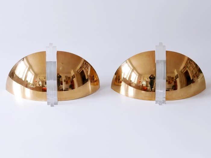 photo vintage Set Of Two Elegant Gilt Brass & Lucite Sconces Or Wall Lights Germany 1980s